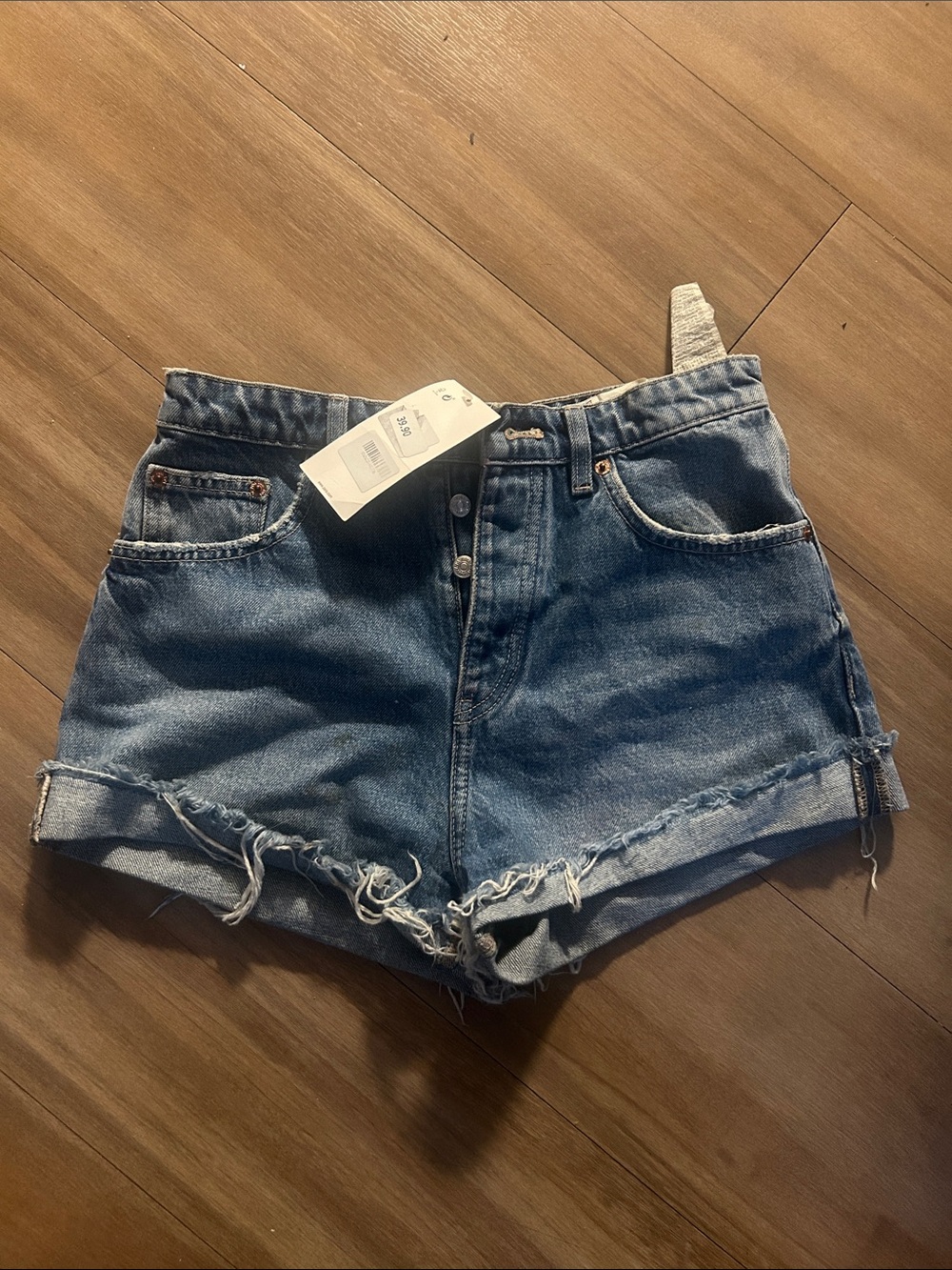 High-Waist Frayed Hem Denim Shorts - Blue
ZARA